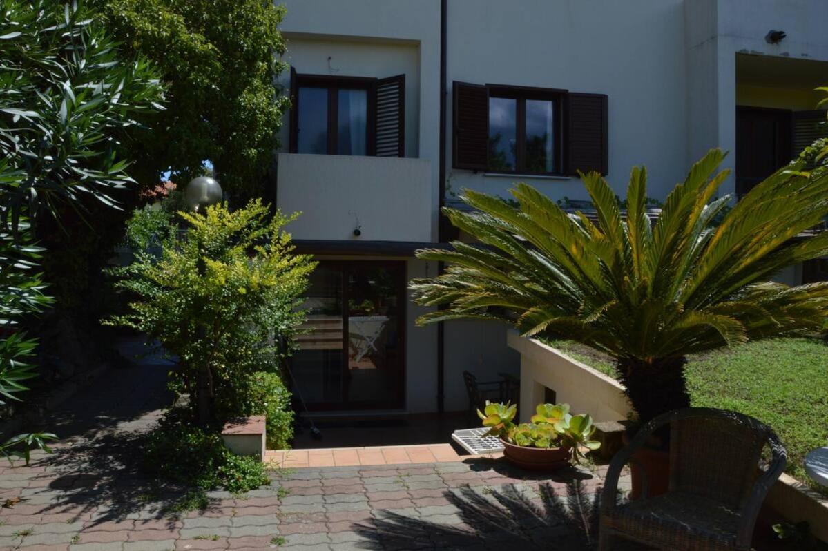 Casa Vacanze Rocco Àrbatax Екстериор снимка